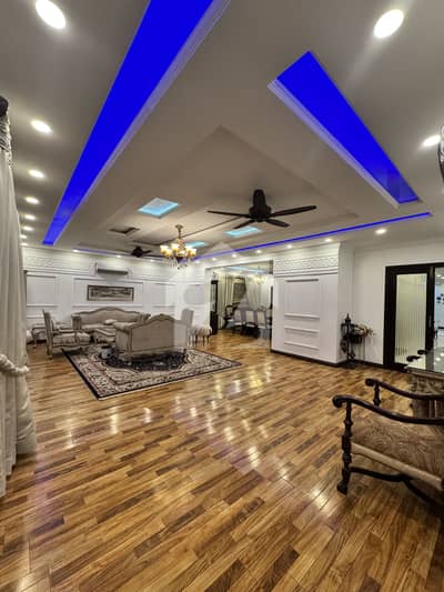 F-8 Triple Storey House Excellent 1000 Square Yard House Proper 8 Bedrooms, 8 Attached Bathrooms Modern Fittings And Tiled Floor TV Lounge, Drawing Dining, 1 Kitchen