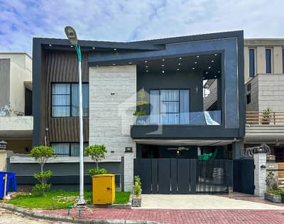 Luxurious Modern Designer House