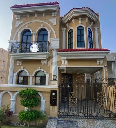 Exquisite 5 Marla Residence Perfect for Family Living