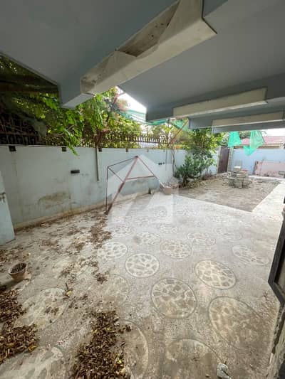 A Spacious 500 Square Yards House In Gulshan-e-Iqbal - Block 4