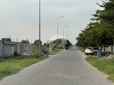 ڈی ایچ اے فیز 8 - بلاک ایس ڈی ایچ اے فیز 8,ڈی ایچ اے ڈیفینس,لاہور میں 1 کنال رہائشی پلاٹ 4.8 کروڑ میں برائے فروخت۔