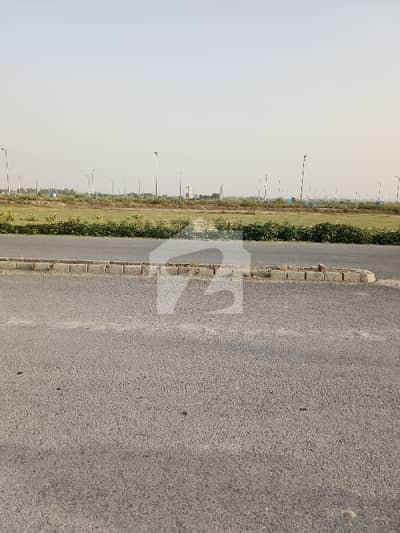 ڈی ایچ اے فیز9 پریزم ڈی ایچ اے ڈیفینس,لاہور میں 1 کنال رہائشی پلاٹ 3.3 کروڑ میں برائے فروخت۔ ڈی ایچ اے فیز9 پریزم ڈی ایچ اے ڈیفینس,لاہور میں 1 کنال رہائشی پلاٹ 3.3 کروڑ میں برائے فروخت۔