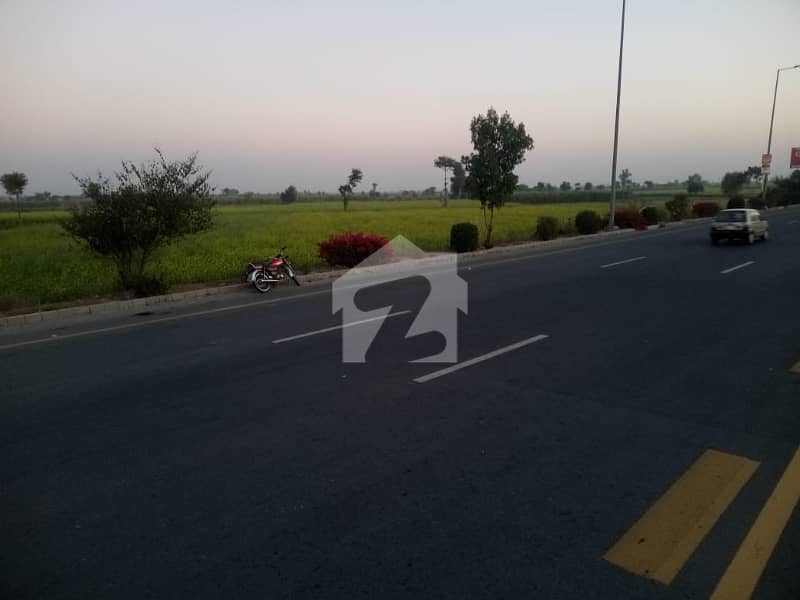 Huge Front Commercial Land on Expressway Fsd Huge Front Commercial Land on Expressway Fsd