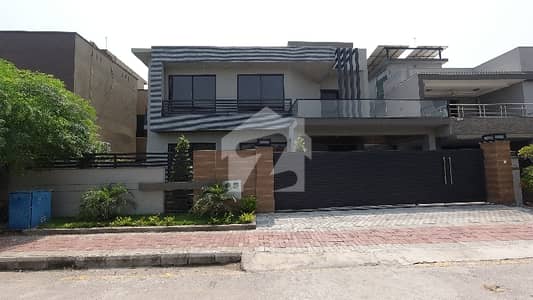Facing Park Bahria Town Phase 3 House Sized 1 Kanal Facing Park Bahria Town Phase 3 House Sized 1 Kanal