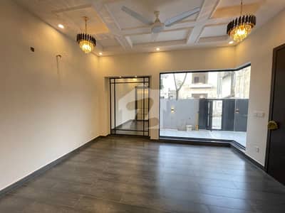 Lake City M2A 10 Marla Home | Spacious Residence | Great Location
