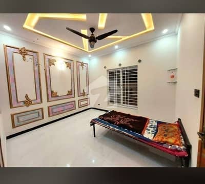 272sq yd Ready to Move Villa in Precinct-1 0.5km from main entrance. A-One Construction Standard 5Bed Drawing Dining Lounge