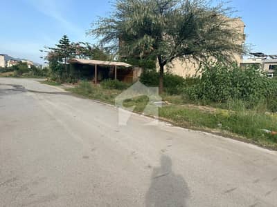 30*70 plot PRIME LOCATION NEAR DOUBLE ROAD
