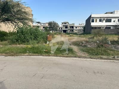60*90 PLOT PARKFACE PRIME LOCATION MAIN DOUBLE ROAD