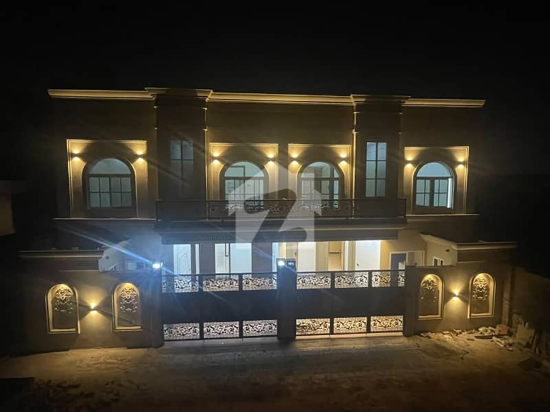 نشیمن کالونی ملتان میں 4 کمروں کا 5 مرلہ مکان 1.5 کروڑ میں برائے فروخت۔ نشیمن کالونی ملتان میں 4 کمروں کا 5 مرلہ مکان 1.5 کروڑ میں برائے فروخت۔