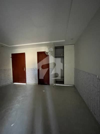 stylish 550 Sq. Ft. Studio Apartment for Rent Prime Location & Comfortable Living
