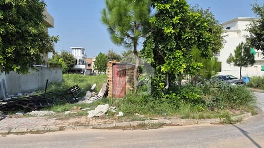 ٹاپ سٹی 1 - بلاک ڈی ٹاپ سٹی 1,اسلام آباد میں 10 مرلہ رہائشی پلاٹ 2.25 کروڑ میں برائے فروخت۔