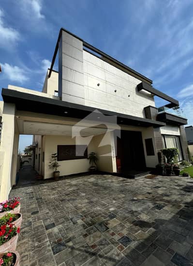 Luxurious 1 Kanal Modern House With AC DHA Phase 6, Lahore