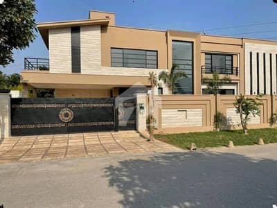 1 KANAL ELEGANT AND FULLY MAINTAINED SUPER HOT LOCATED BUNGALOW IS AVAILABLE IN THE BEST BLOCK OF DHA PHASE 2 LAHORE.