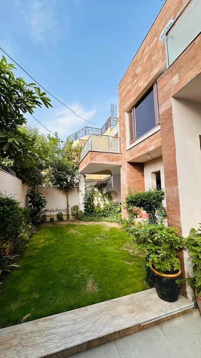 Elegant 450 Sq. Yd. House for Sale in Gulshan-e-Iqbal Block 7
