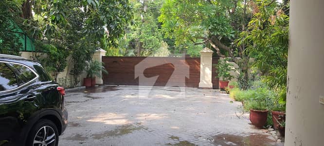 سینٹ جان پارک کینٹ,لاہور میں 7 کمروں کا 3 کنال مکان 42.0 کروڑ میں برائے فروخت۔ سینٹ جان پارک کینٹ,لاہور میں 7 کمروں کا 3 کنال مکان 42.0 کروڑ میں برائے فروخت۔