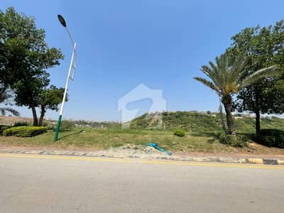 Spacious Corner Residential Plot Is Available In Bahria Town Phase 8 - Block L For sale