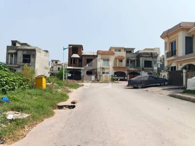 Affordable Residential Plot Available For sale In Bahria Greens - Overseas Enclave - Sector 5
