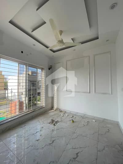 4.5 Marla Brand New House Available