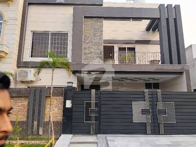 10 Marla House For Sale Near To Park Good Location Satlesh House