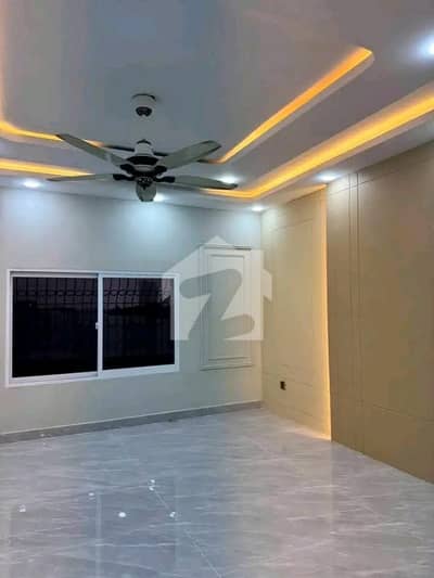 ڈی ایچ اے فیز 5 ڈی ایچ اے ڈیفینس,کراچی میں 2 کمروں کا 4 مرلہ فلیٹ 2.25 کروڑ میں برائے فروخت۔
