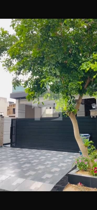 گلبرگ ریزیڈنشیا - بلاک آئ گلبرگ ریزیڈنشیا,گلبرگ,اسلام آباد میں 4 کمروں کا 10 مرلہ مکان 7.0 کروڑ میں برائے فروخت۔