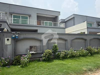 Facing Park 20 Marla Beautiful House For Rent