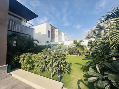 1000 Yards Top Quality Extraordinary Brand New Villa For Sale