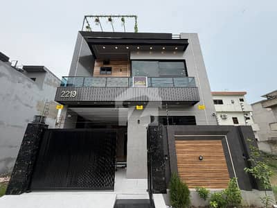 Your Search Ends Right Here With The Beautiful Prime Location House In Central Park - Block A1 At Affordable Price Of Pkr Rs. 23500000