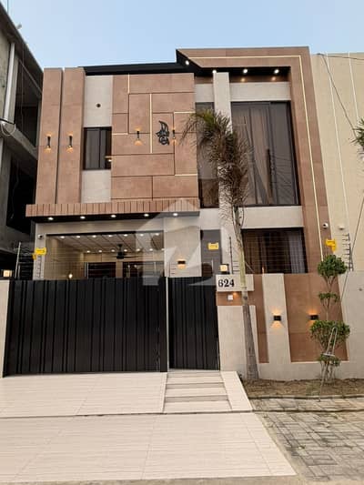 Prime Location House Of 5 Marla For sale In Central Park Housing Scheme