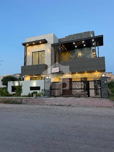 بحریہ ٹاؤن فیز 8 ۔ بلاک ای بحریہ ٹاؤن فیز 8,بحریہ ٹاؤن راولپنڈی,راولپنڈی میں 5 کمروں کا 10 مرلہ مکان 4.25 کروڑ میں برائے فروخت۔