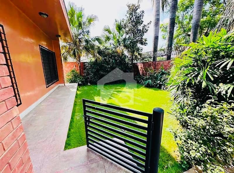 F-7 Ideal Location Beautiful House. F-7 Ideal Location Beautiful House.