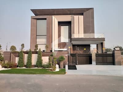 ڈی ایچ اے فیز 8 ڈی ایچ اے ڈیفینس,لاہور میں 5 کمروں کا 1 کنال مکان 9.75 کروڑ میں برائے فروخت۔ ڈی ایچ اے فیز 8 ڈی ایچ اے ڈیفینس,لاہور میں 5 کمروں کا 1 کنال مکان 9.75 کروڑ میں برائے فروخت۔