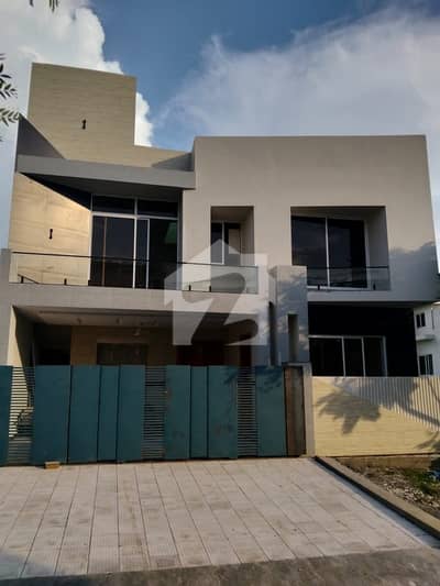 10 Marla Designer House F Block For Sale 10 Marla Designer House F Block For Sale
