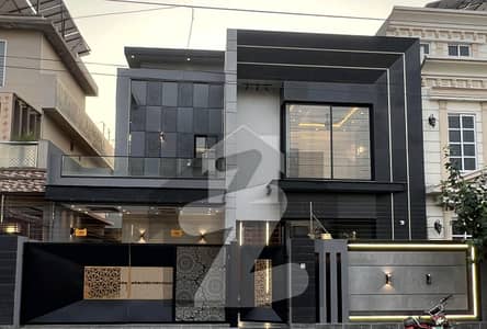 Beautiful 10 Marla Ultra Modern House For Sale In Central Park Housing Society Lahore