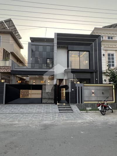 Beautiful 10 Marla Ultra Modern House For Sale In Central Park Housing Society Lahore