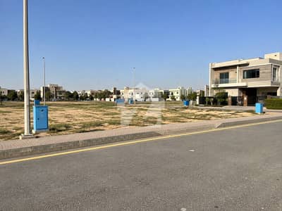 1000 Yards Prime Plot For Sale 30th Street Phase VIII-A DHA Karachi