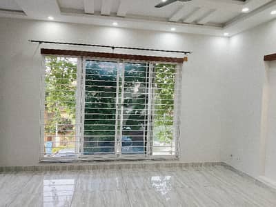 10 Marla Upper Portion For Rent in Phase 8 Bahria town 10 Marla Upper Portion For Rent in Phase 8 Bahria town