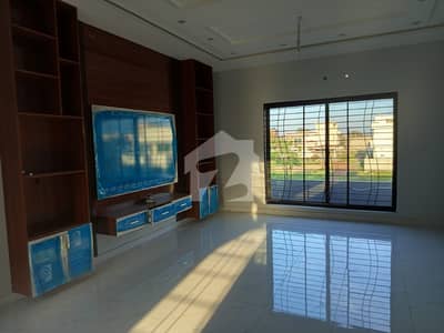 1 Kanal Beautiful House in Neelam Block, DC Colony Gujranwala.