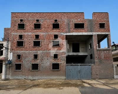 28 Marla Factory, 20500 sq/ft Covered Area Gray Structure Factory Available For Sale