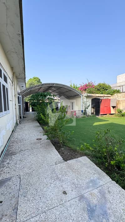 ڈیفینس آفیسر کالونی پشاور میں 4 کمروں کا 1 کنال مکان 24.0 کروڑ میں برائے فروخت۔