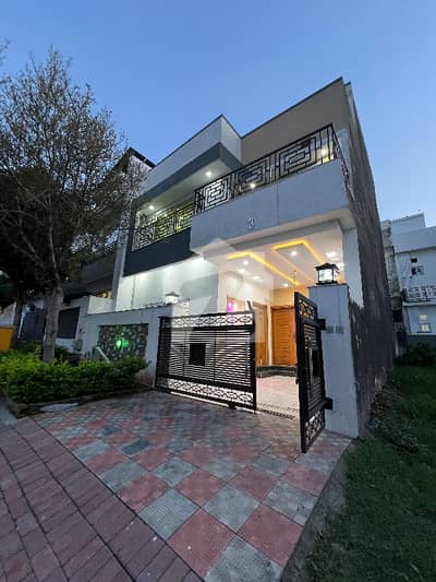 05 Marla Brand New House For Sale.