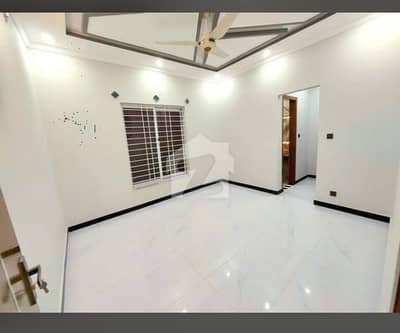 272sq yd Ready to Move Villa in Precinct-1 0.5km from main entrance. A-One Construction Standard 5Bed Drawing Dining Lounge