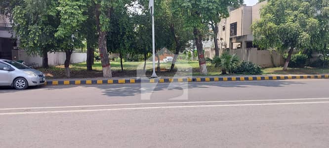 ڈی ایچ اے فیز 5 ۔ بلاک ایم ایکسٹینشن ڈی ایچ اے فیز 5,ڈی ایچ اے ڈیفینس,لاہور میں 1 کنال رہائشی پلاٹ 3.9 کروڑ میں برائے فروخت۔ ڈی ایچ اے فیز 5 ۔ بلاک ایم ایکسٹینشن ڈی ایچ اے فیز 5,ڈی ایچ اے ڈیفینس,لاہور میں 1 کنال رہائشی پلاٹ 3.9 کروڑ میں برائے فروخت۔