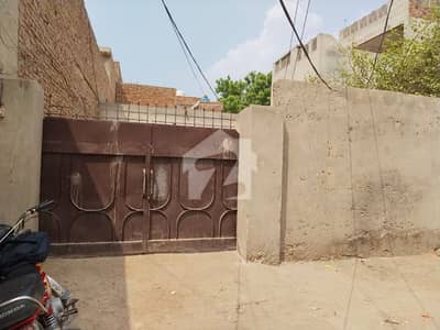 ناردرن بائی پاس ملتان میں 2 کمروں کا 6 مرلہ مکان 3.5 کروڑ میں برائے فروخت۔