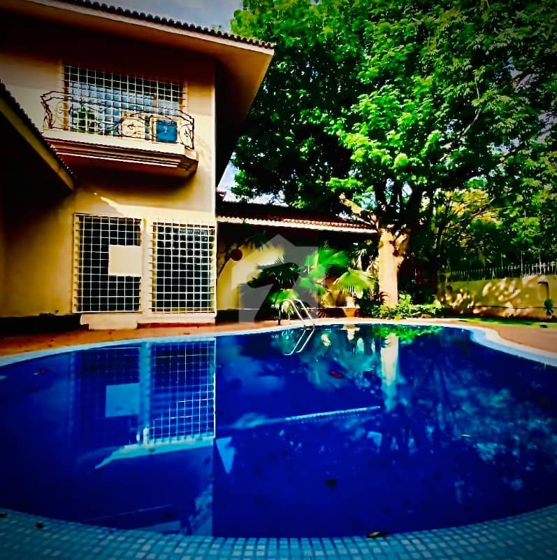 F-7 Ideal Location Beautiful House F-7 Ideal Location Beautiful House