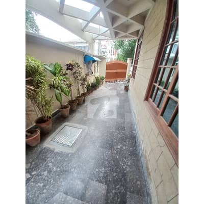 ڈی ایچ اے فیز 2 ڈی ایچ اے ڈیفینس,کراچی میں 6 کمروں کا 1 کنال مکان 15.5 کروڑ میں برائے فروخت۔ ڈی ایچ اے فیز 2 ڈی ایچ اے ڈیفینس,کراچی میں 6 کمروں کا 1 کنال مکان 15.5 کروڑ میں برائے فروخت۔