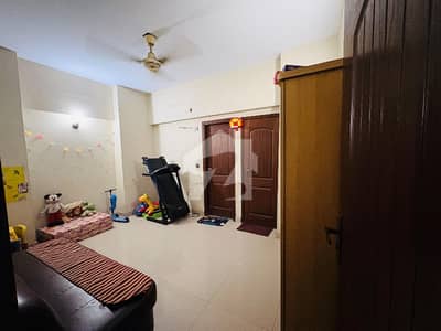 گلشنِ اقبال - بلاک 6 گلشنِ اقبال,گلشنِ اقبال ٹاؤن,کراچی میں 2 کمروں کا 4 مرلہ فلیٹ 1.15 کروڑ میں برائے فروخت۔