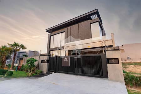 KANAL ULTRA MODERN SUPER LUXURY BUNGALOW FOR SALE ON TOP LACTION