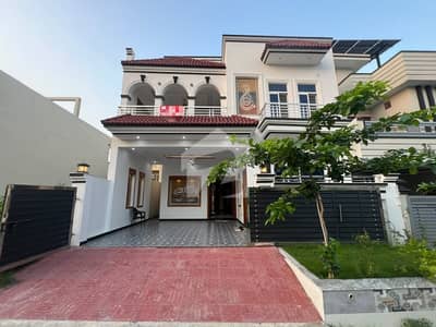 جناح گارڈنز ایف ای سی ایچ ایس,اسلام آباد میں 5 کمروں کا 8 مرلہ مکان 3.65 کروڑ میں برائے فروخت۔
