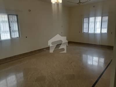 F-10 Upper Portion 3 Beds Tiled Floor Park 3 Cars Separate Gate